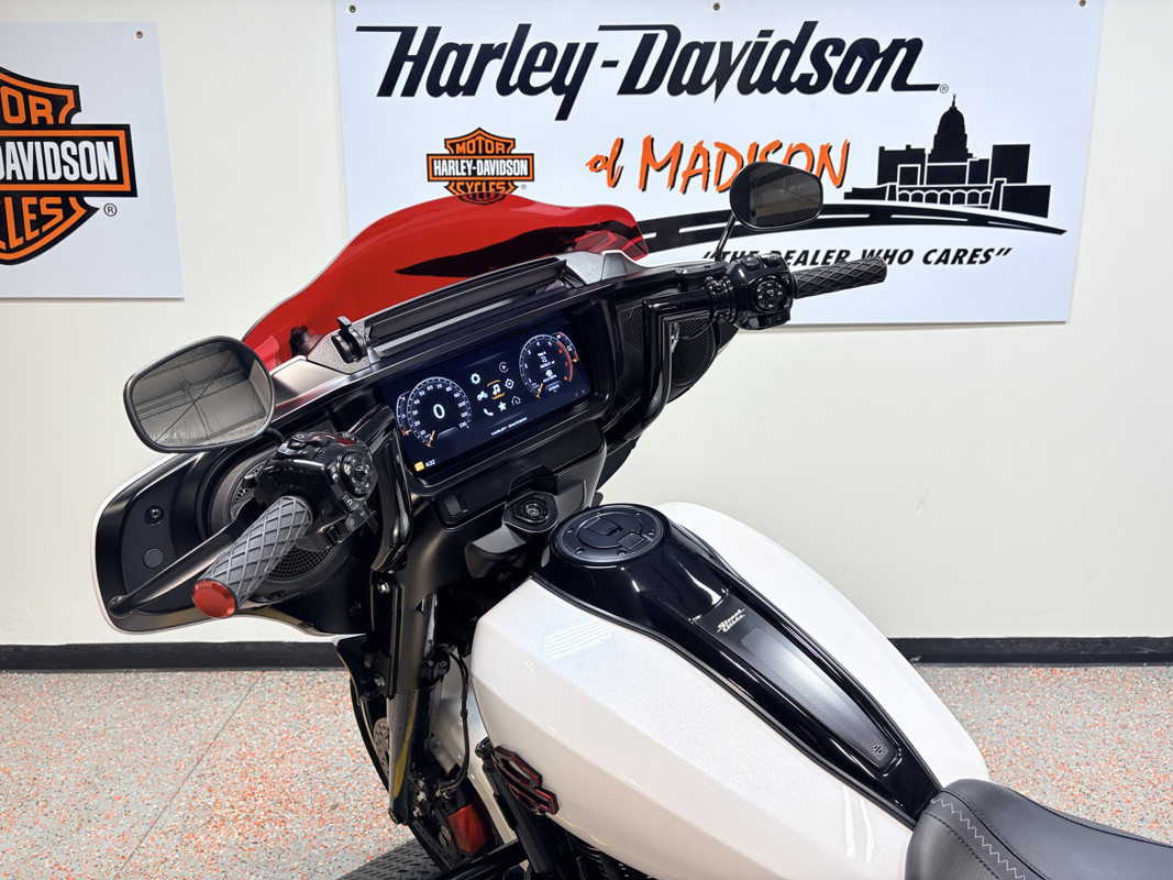 Street Glide®
