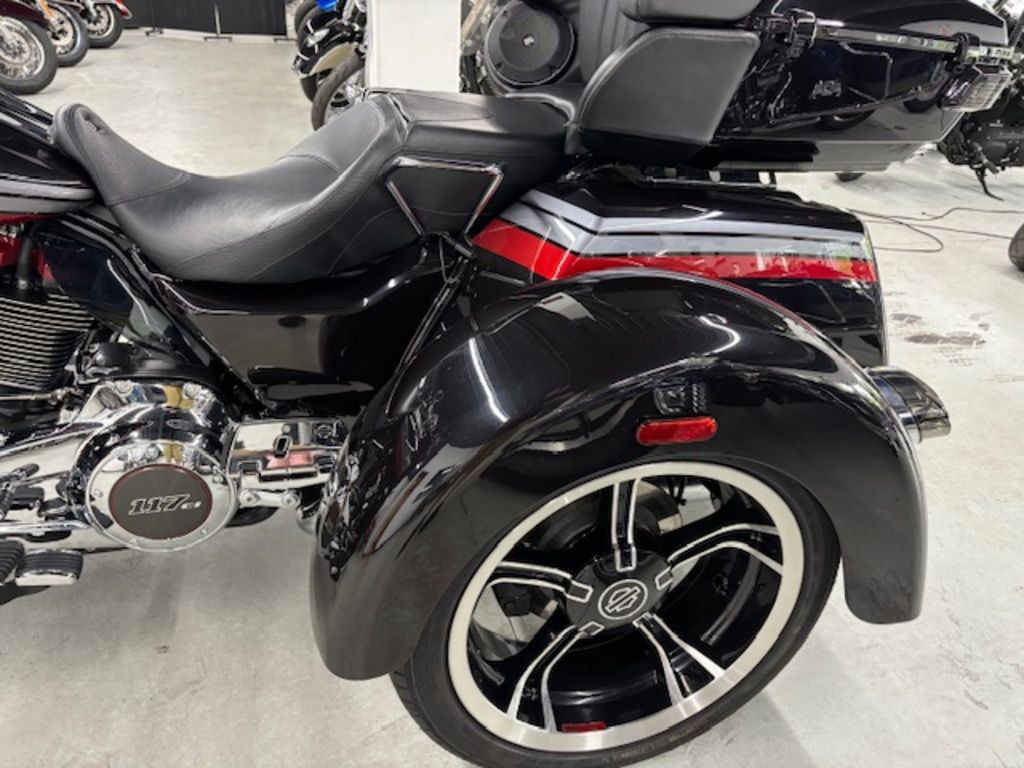 CVO Tri Glide® Ultra