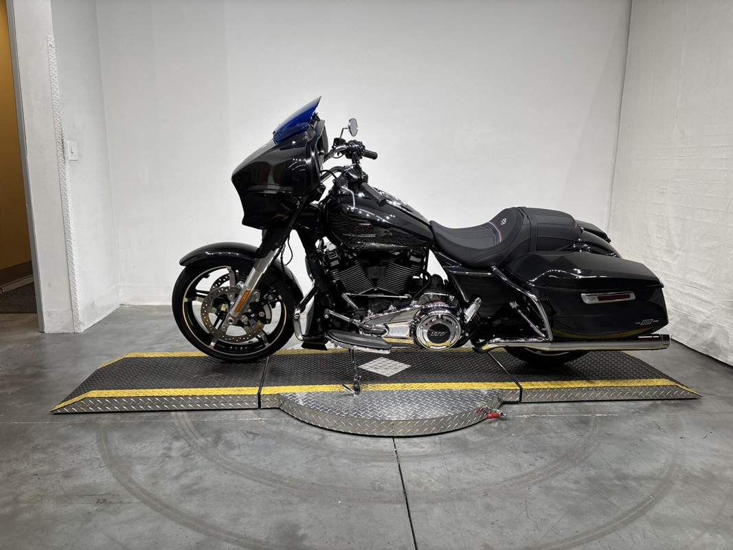 Street Glide®