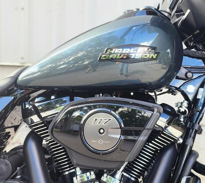 Street Glide®