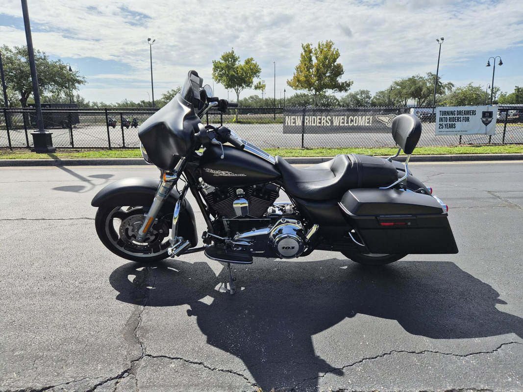 Street Glide®