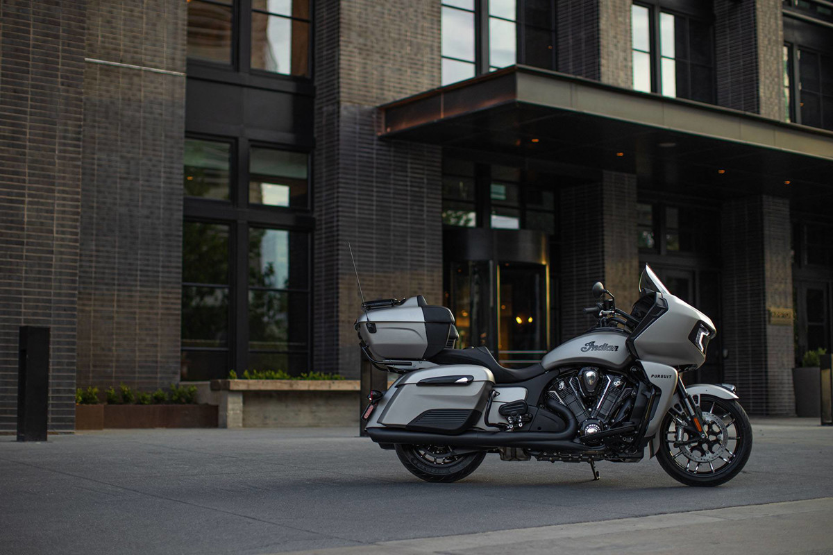Pursuit Dark Horse Premium Package