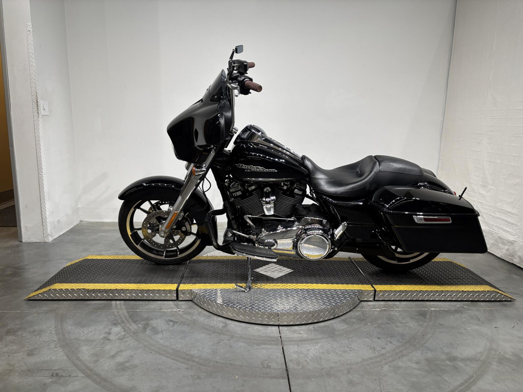 Street Glide®