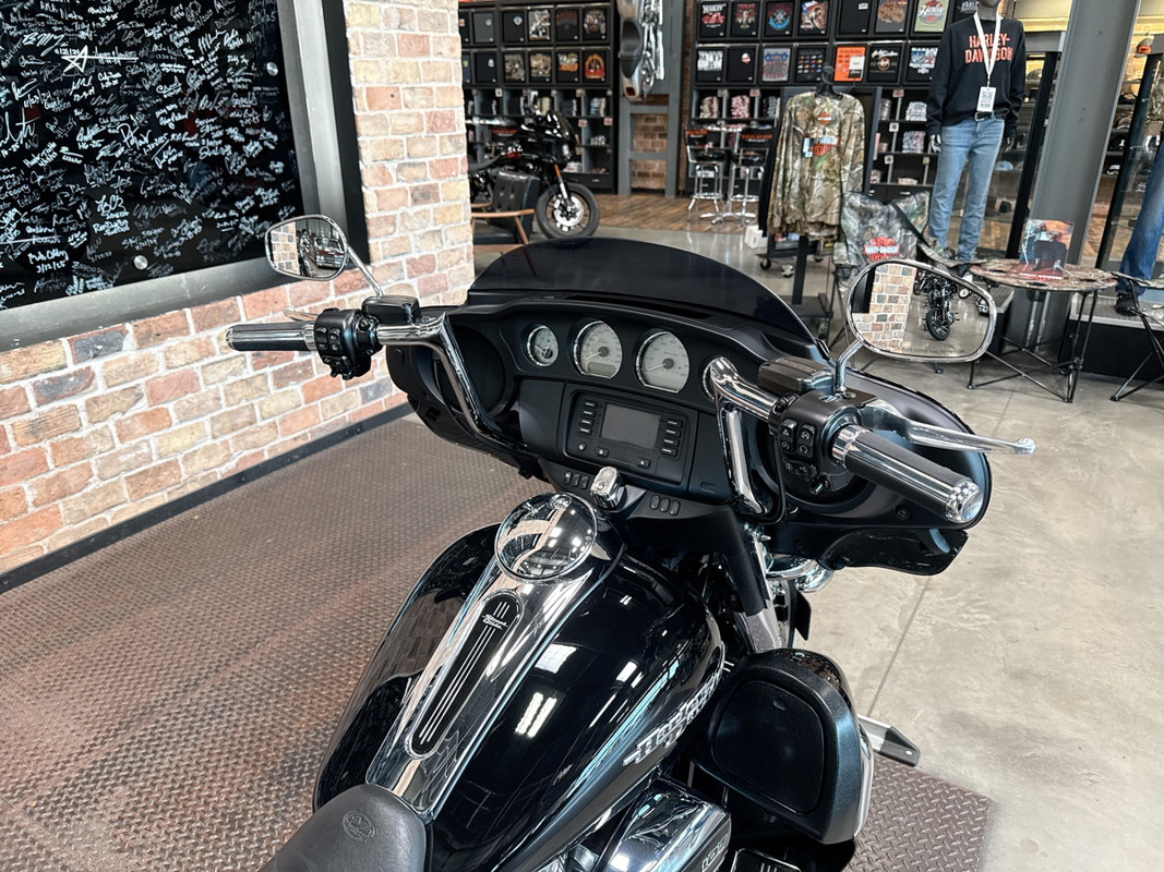 Street Glide®