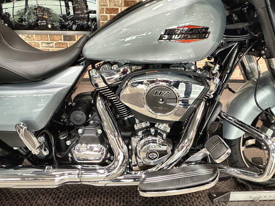 Street Glide®