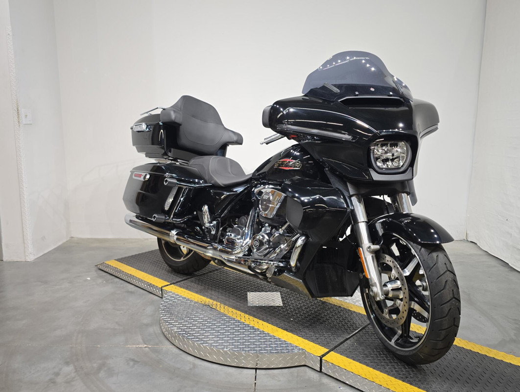 Street Glide®