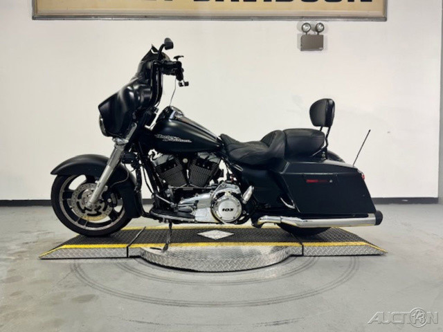 Street Glide®