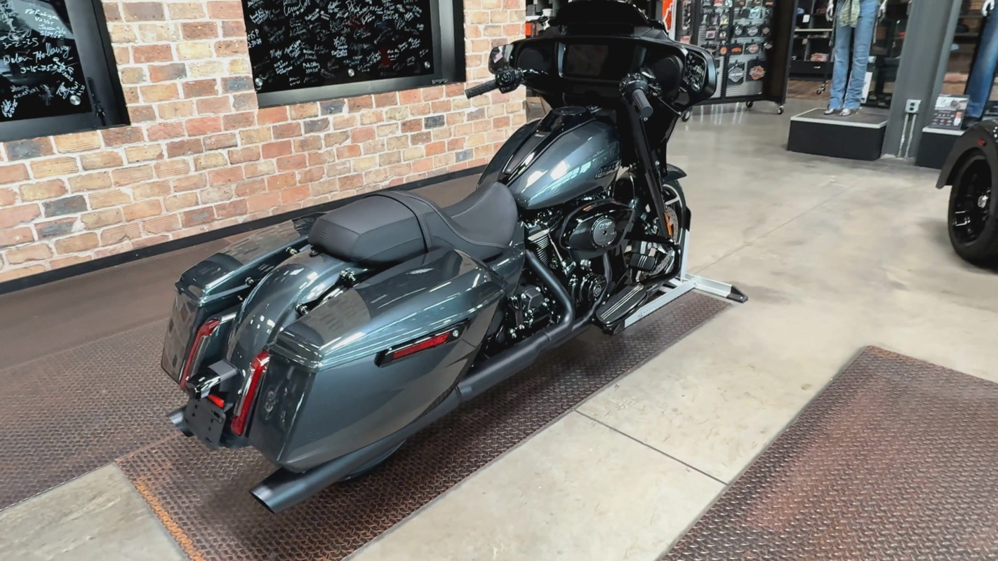 Street Glide®