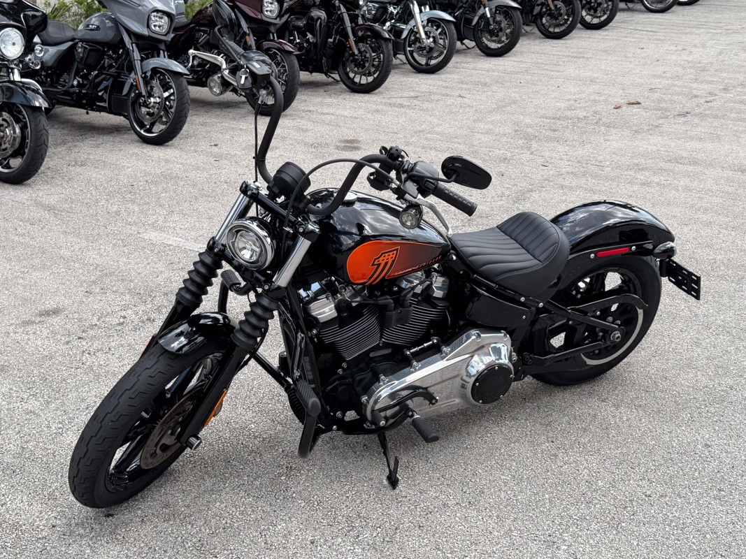Street Bob®