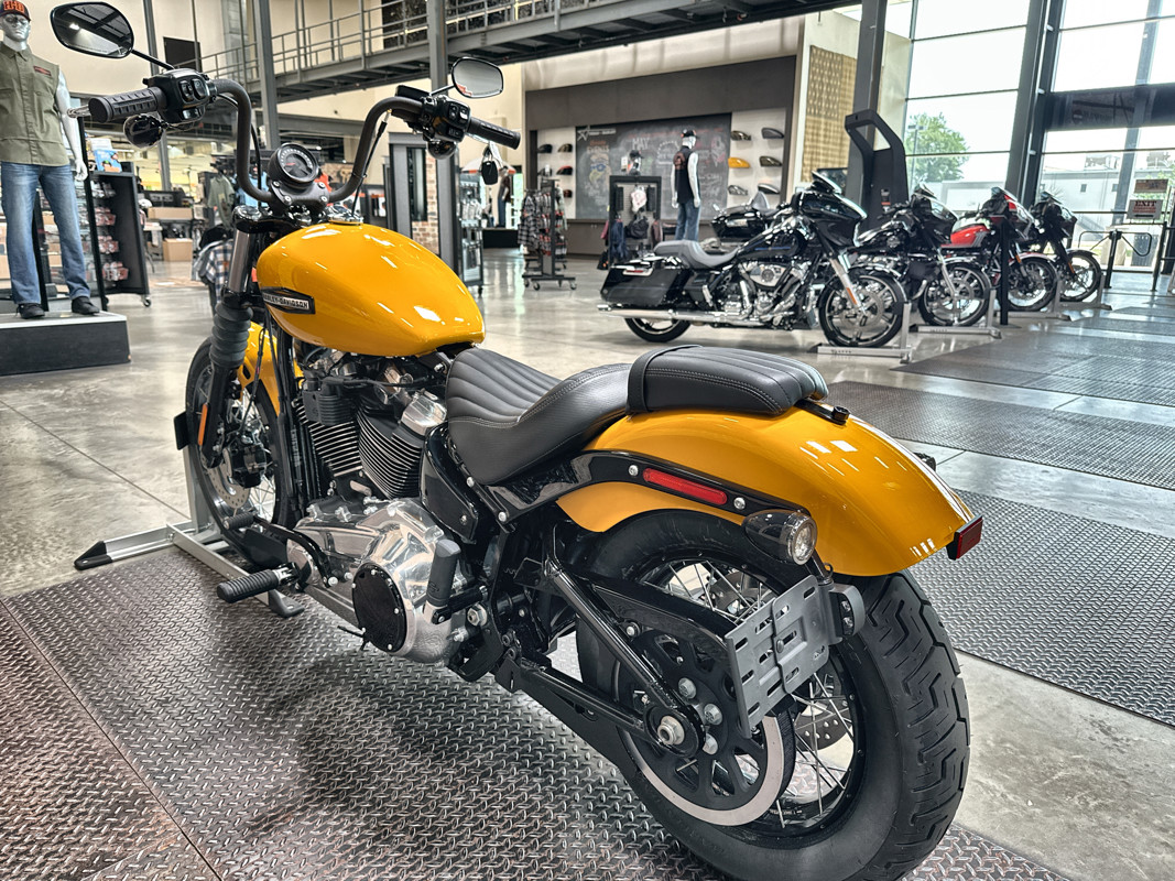 Street Bob®