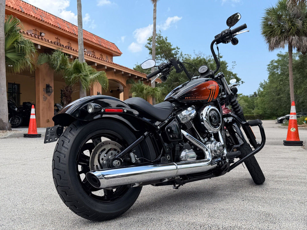 Street Bob®