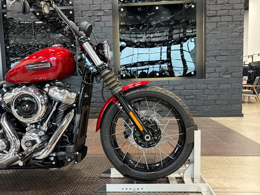 Street Bob®
