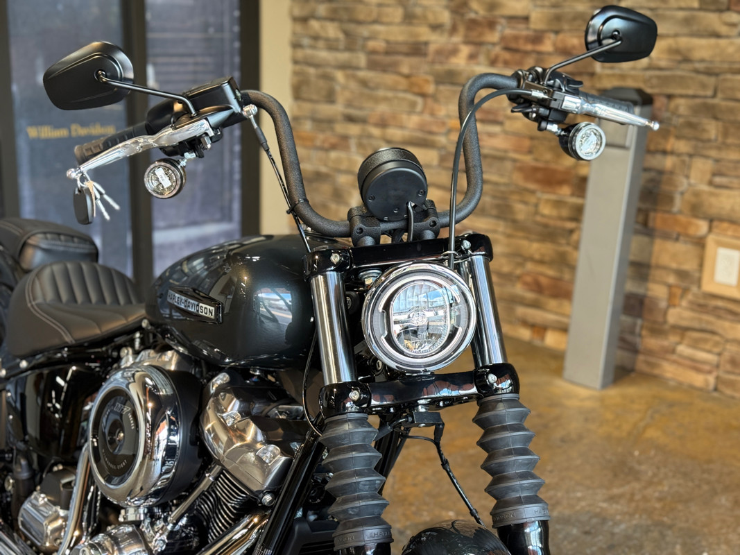Street Bob®