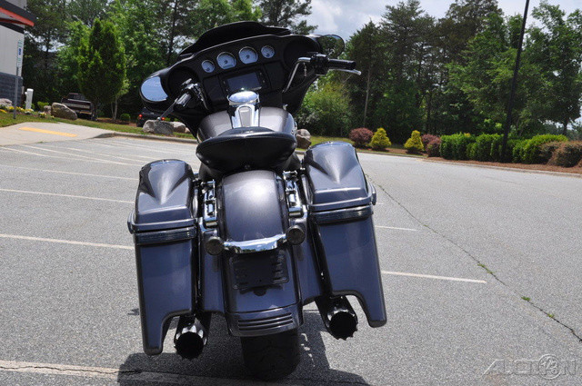 Street Glide®