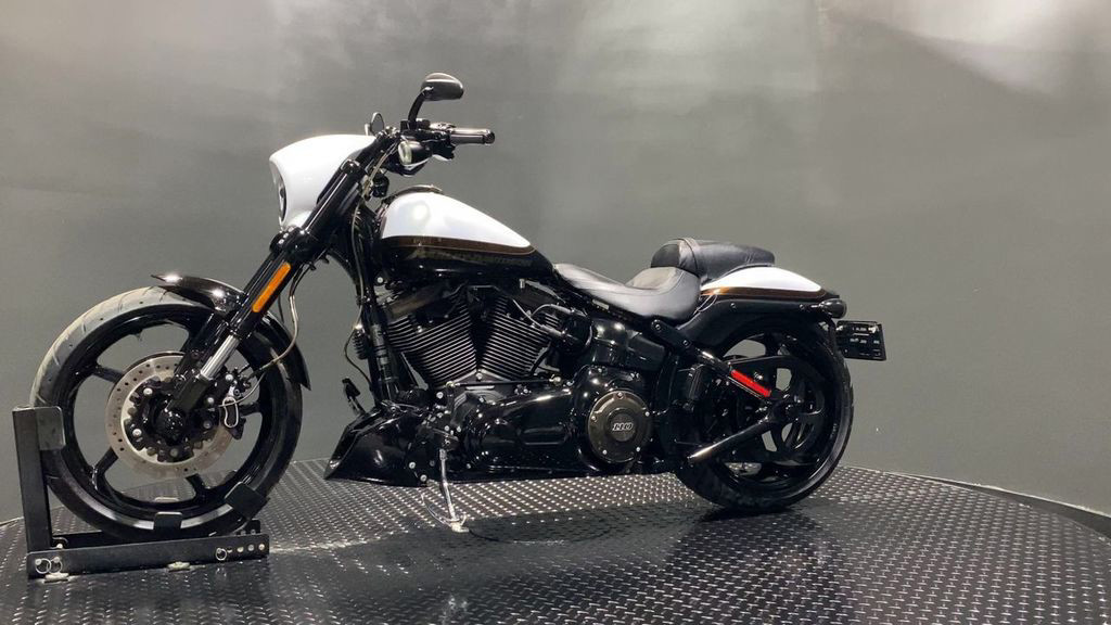 CVO® Pro Street Breakout®
