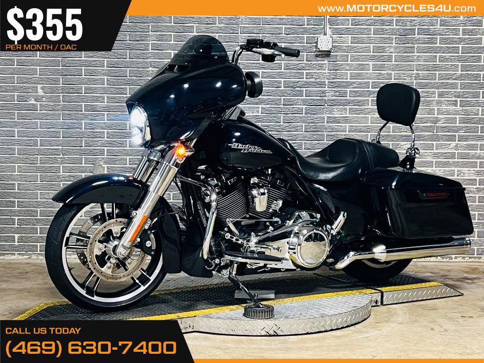 Street Glide®