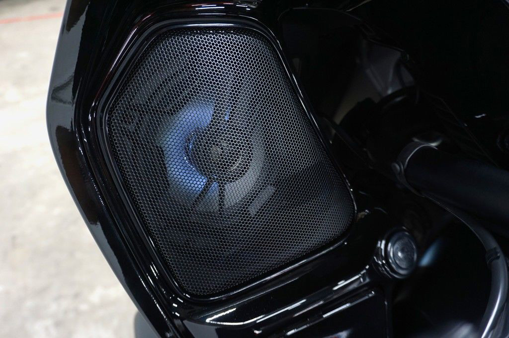 Pursuit Dark Horse 112