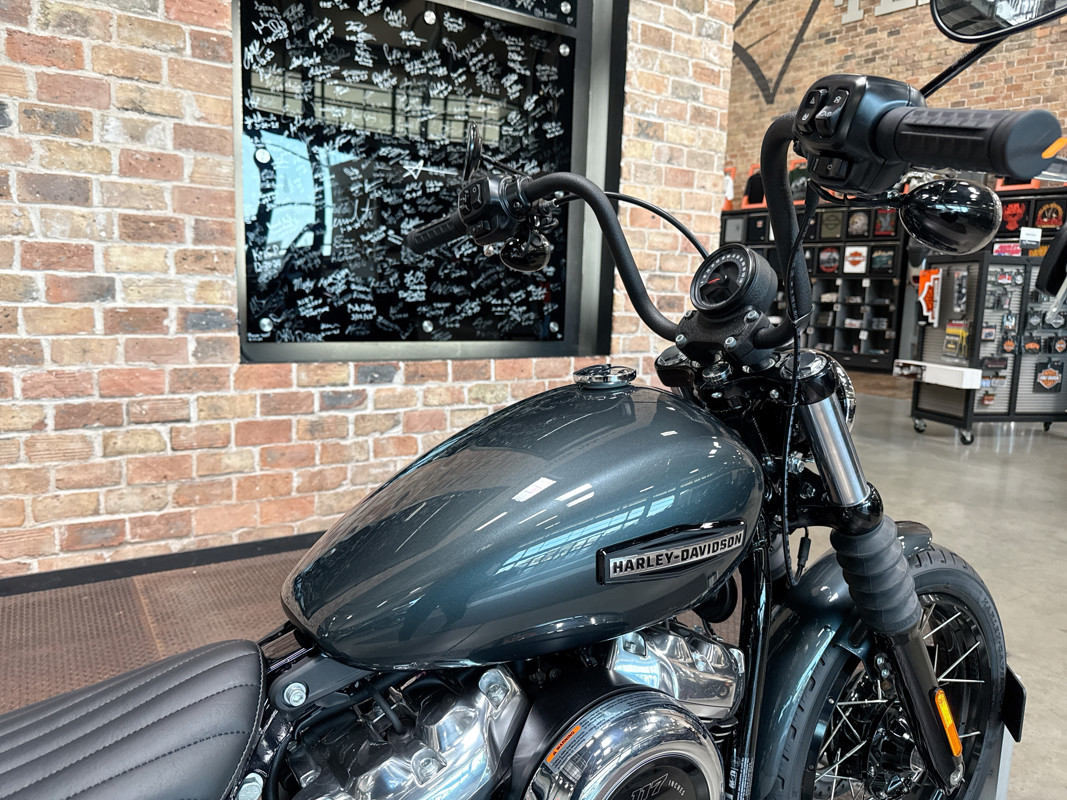 Street Bob®