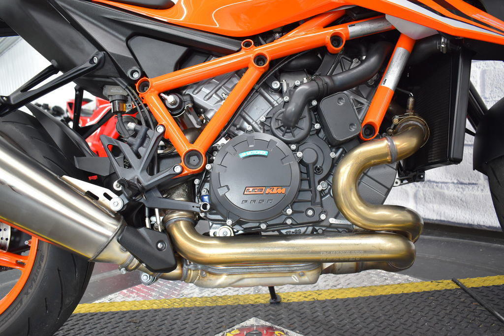 1290 Super Duke R