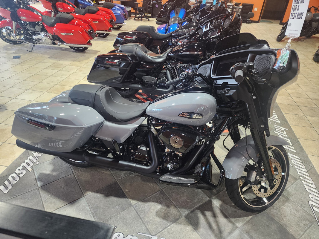 Street Glide®