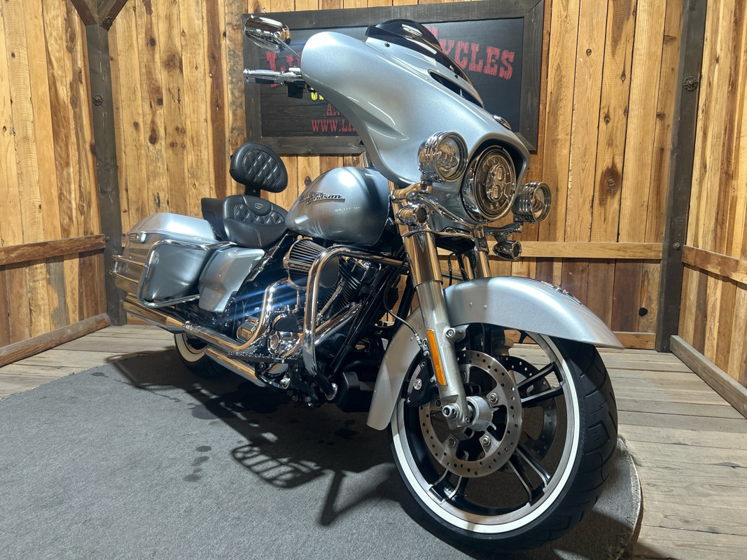 Street Glide®