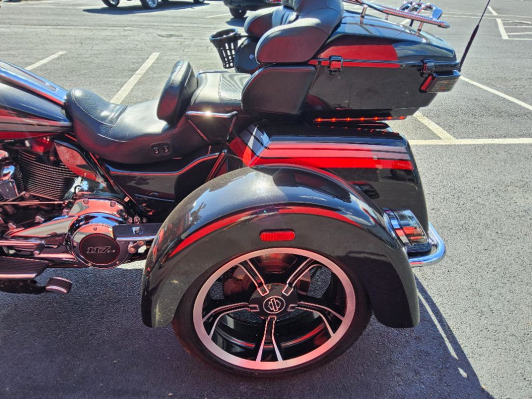 CVO Tri Glide® Ultra