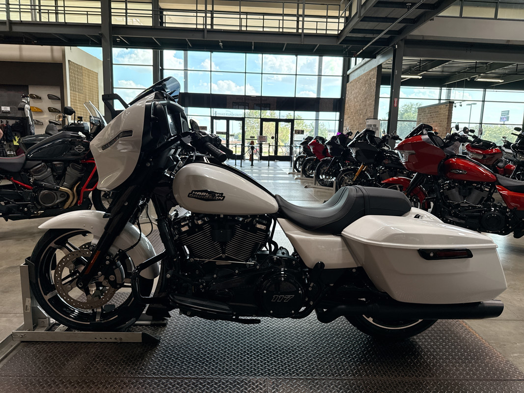 Street Glide®