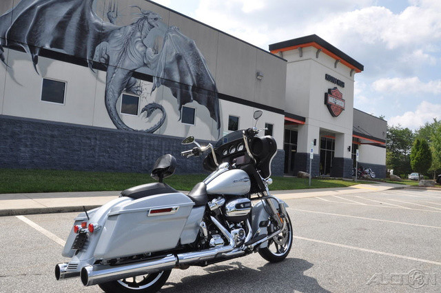 Street Glide®