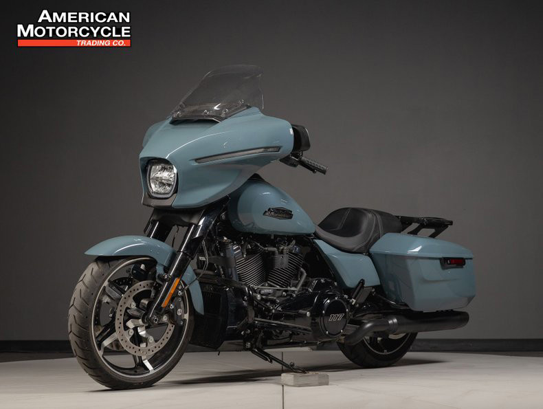 Street Glide®