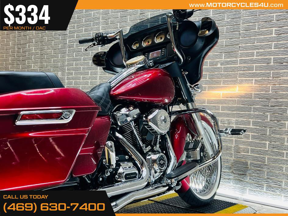 Street Glide®
