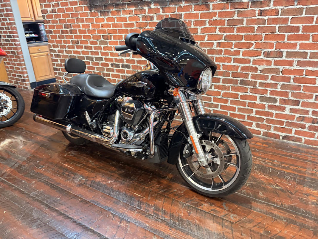 Street Glide®