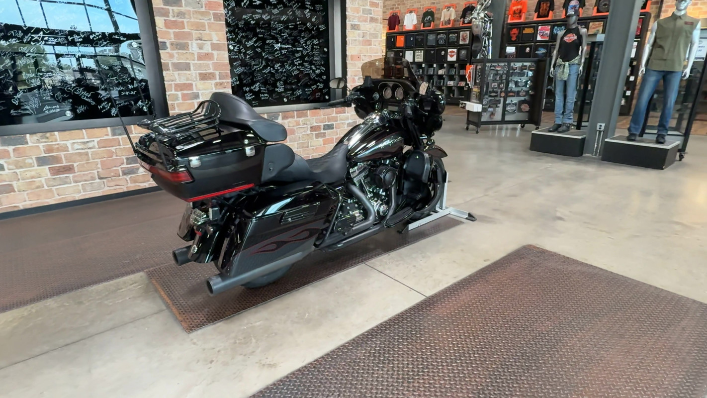 CVO® Ultra Classic® Electra Glide® 