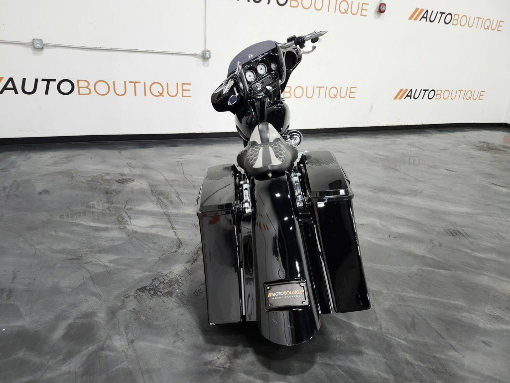 Street Glide®