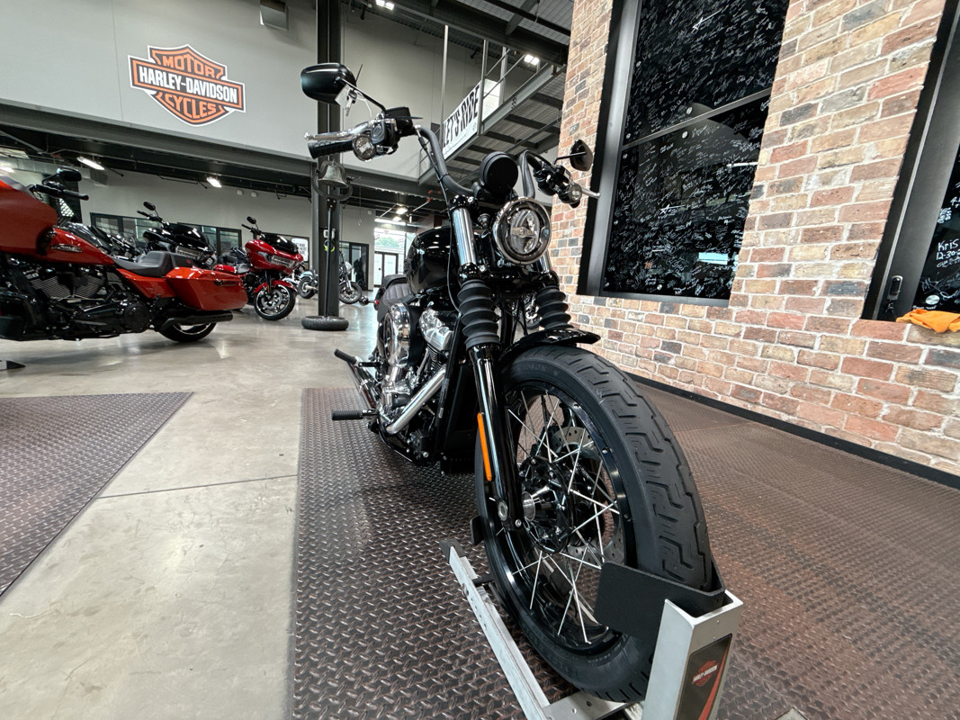 Street Bob®