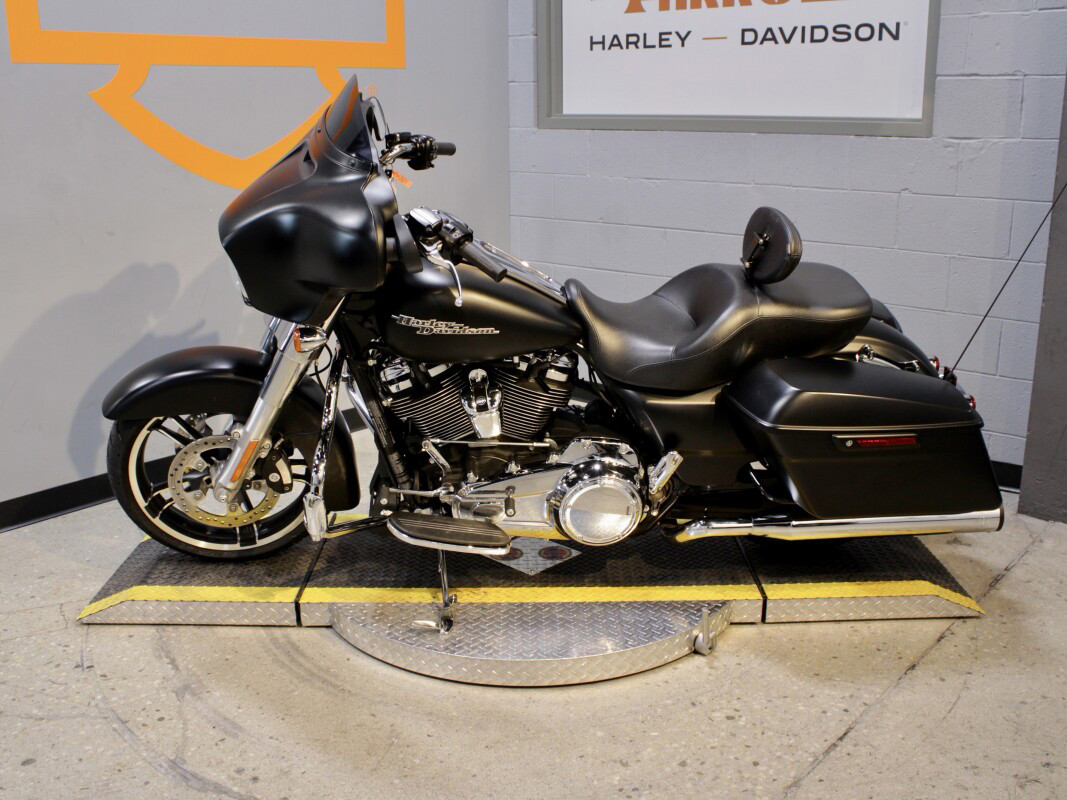 Street Glide®