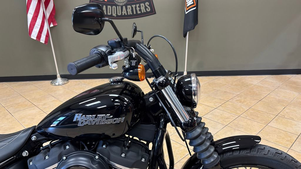 Street Bob®