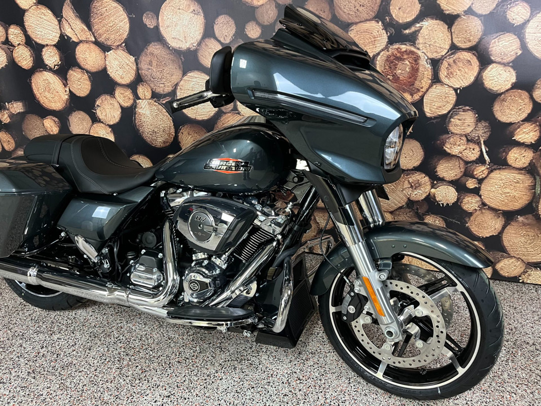 Street Glide®