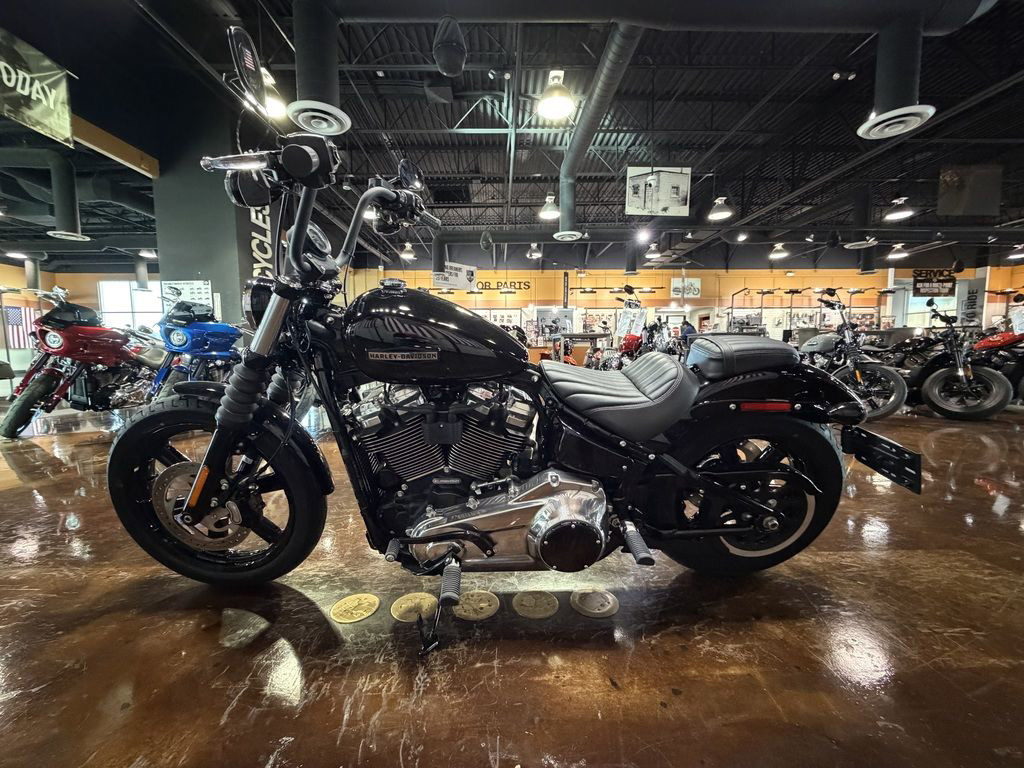 Street Bob®