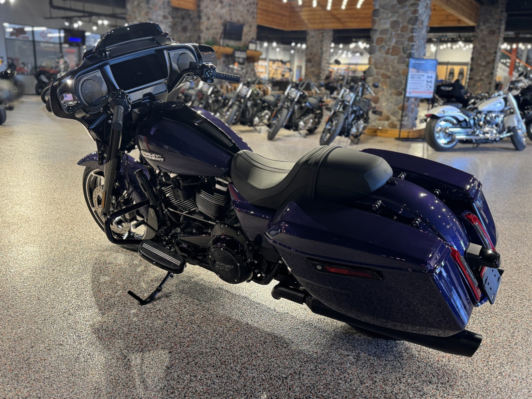 Street Glide®