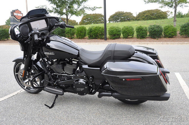 Street Glide®