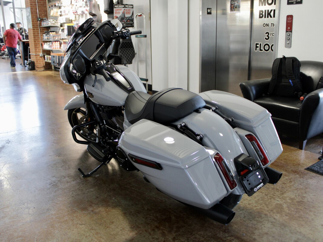 Street Glide®