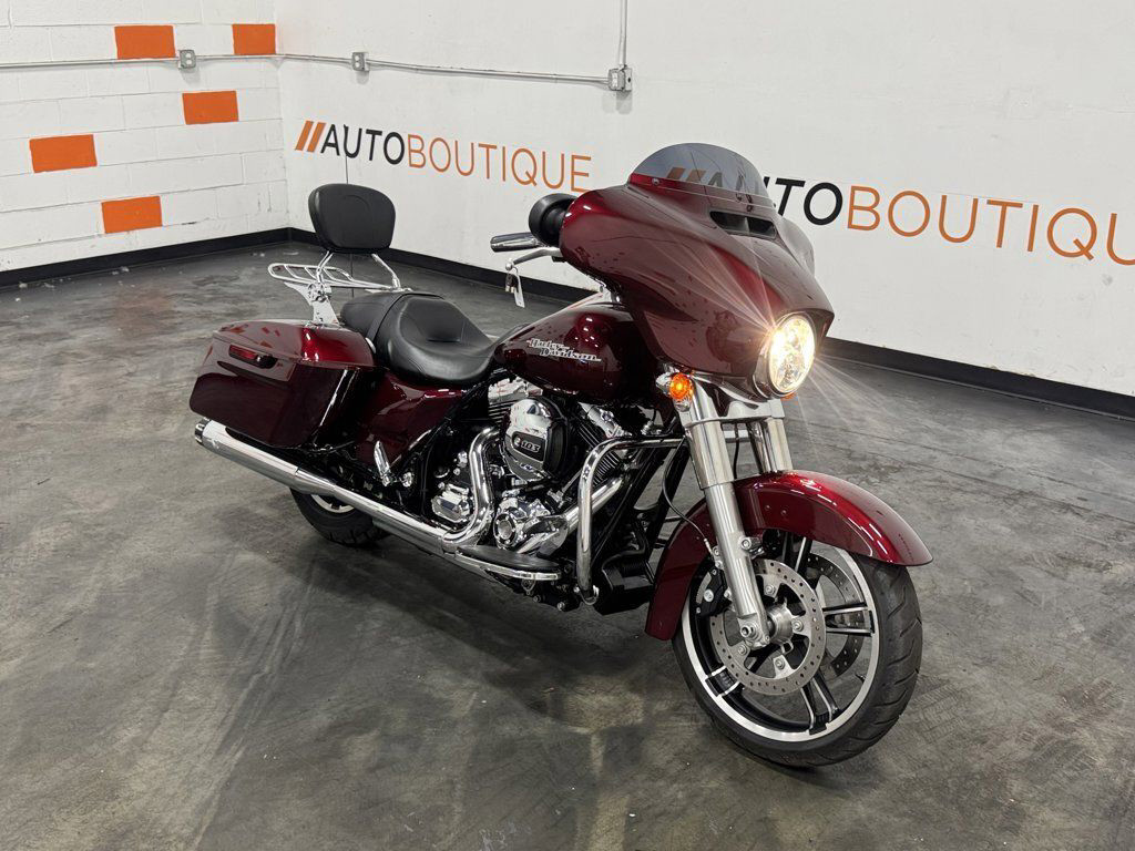 Street Glide®