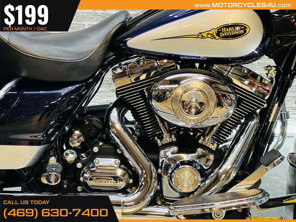 Street Glide®