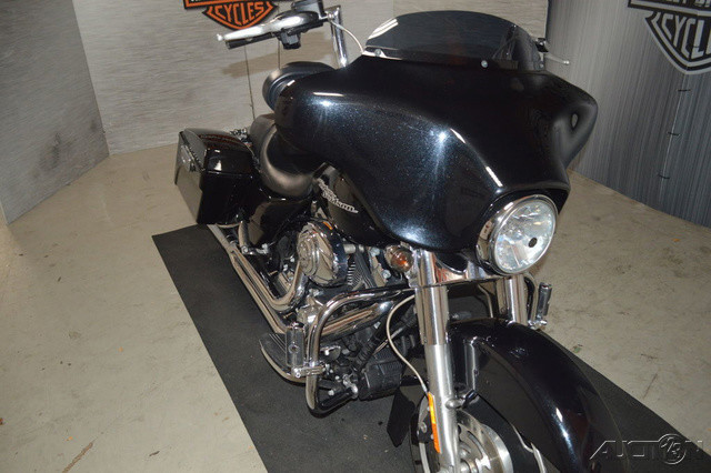 Street Glide®