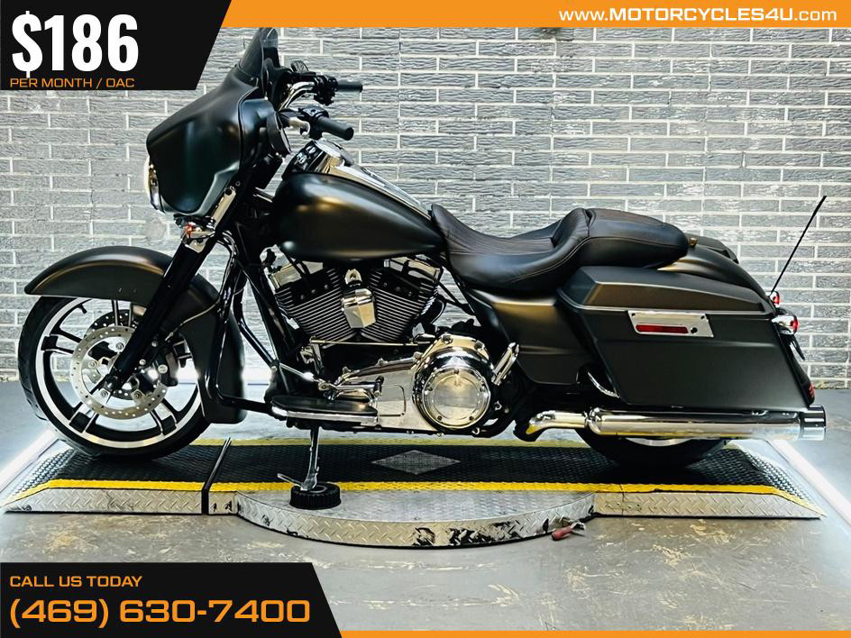 Street Glide®
