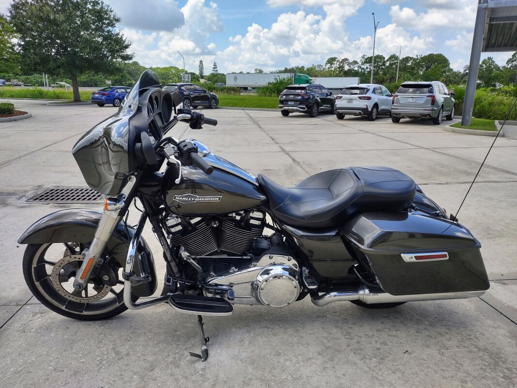 Street Glide®