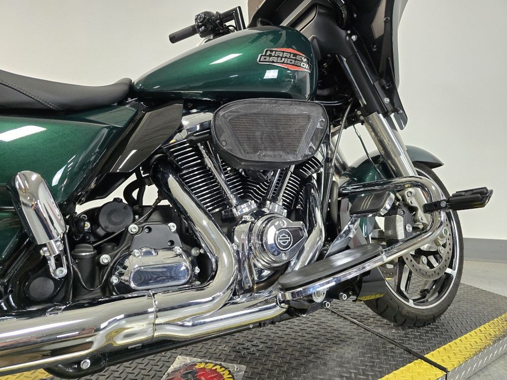 Street Glide®
