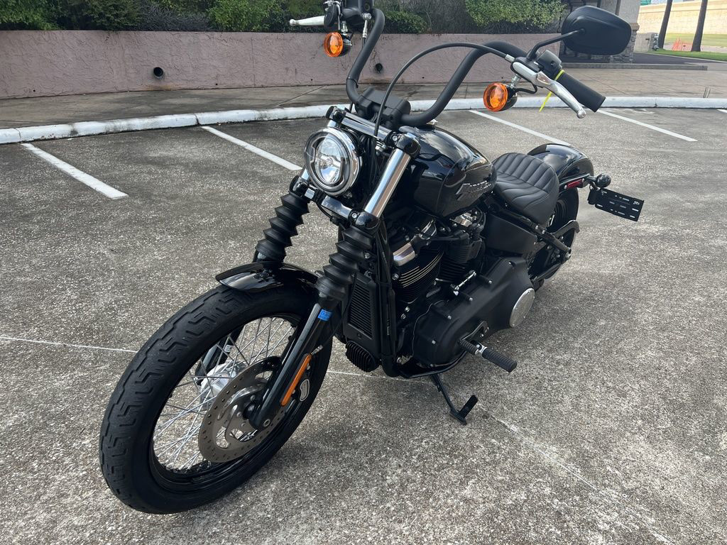 Street Bob®