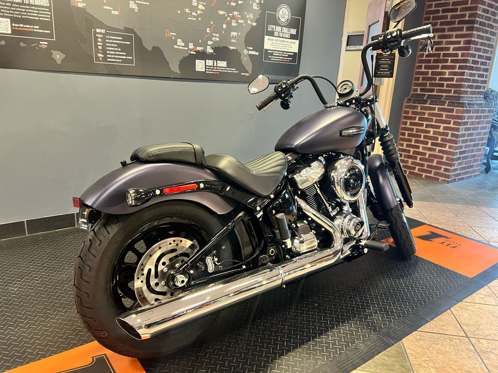 Street Bob®
