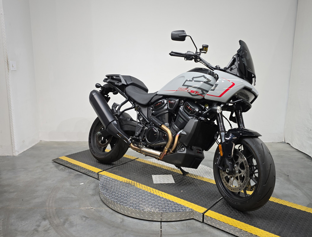 Pan America® 1250 ST